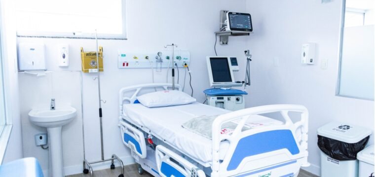 Hospital Evangélico Litoral Sul reforça papel da UTI ao completar 6 anos