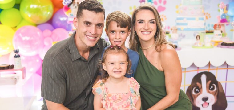 Amanda Zampirolo, Glauco Brito e Davi comemorando  3 anos da Alice. Parabéns!