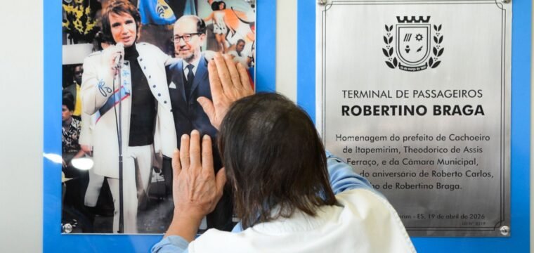 Roberto Carlos se emociona em homenagem ao pai em sua chegada a Cachoeiro no dia do aniversário