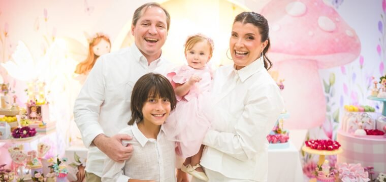 Rafael, Bruna e Arthur festejando 1 aninho da pequena Helena. Parabéns!