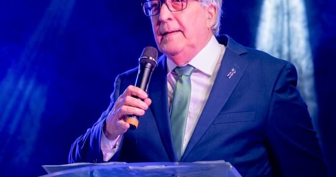 55 anos construindo conﬁança e transformando o comércio