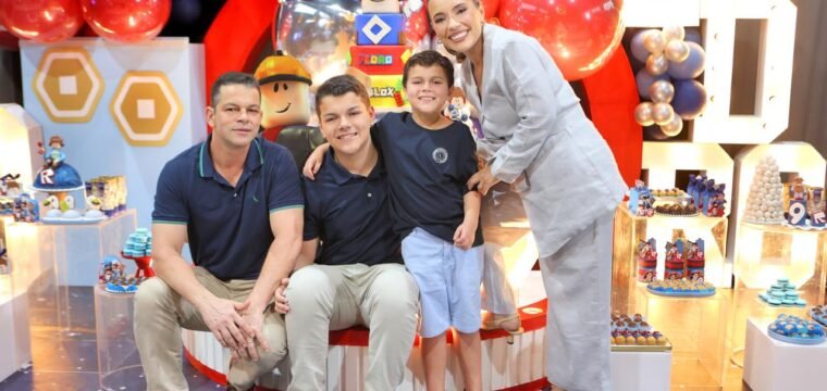 Zildo, Fernanda e Lucas comemorando 9 anos do Pedro