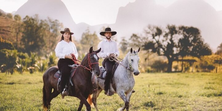 Os apaixonados noivos Joyce Stein Corrêa e Helder José Cunha