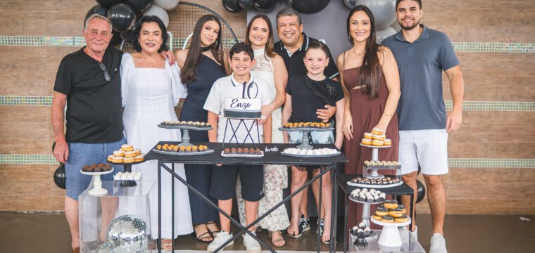 Família Travaglia comemorando 10 anos do Enzo
