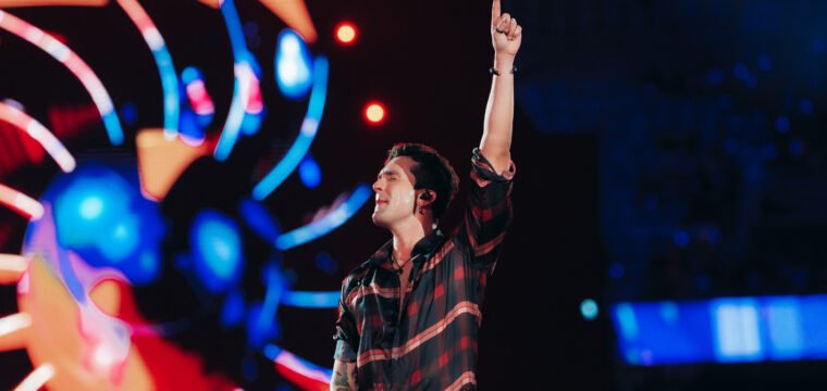 Em turnê que revisita sua carreira, Luan Santana esgota setores para show em Cariacica