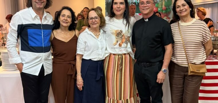 Ao lado do querido Padre José Carlos Ferreira, pároco da Paróquia Nosso Senhor dos Passos, este grupo promoveu um grande jantar beneficente